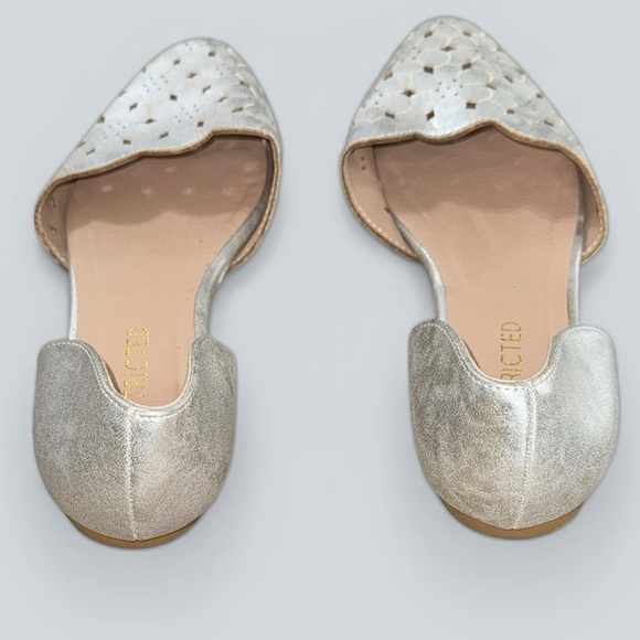 Restricted Metallic Silver Scalloped D’Orsay Flats - Picture 4 of 6